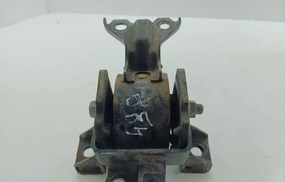 Peugeot 4007 Engine mount bracket
