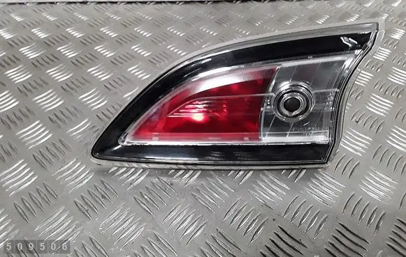 Tailgate rear/tail lights