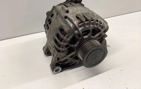 Ford Focus Generator/alternator AV6N10300MD