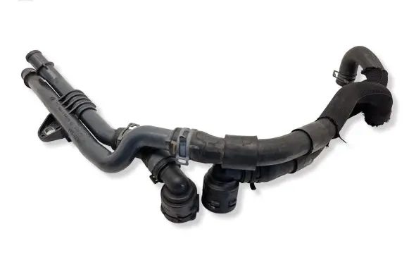 Volkswagen Tiguan Engine coolant pipe/hose 3Q0121070S