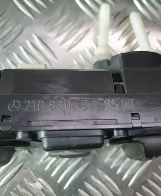 Mercedes-Benz E W210 Climate control unit 2108300185