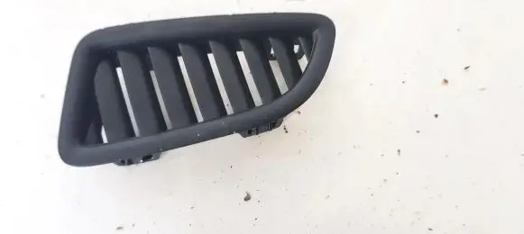 BMW 5 G30 G31 Dash center air vent grill