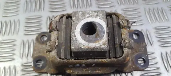 Engine mount bracket