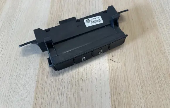 KIA Ceed Central locking switch button 93700A2920