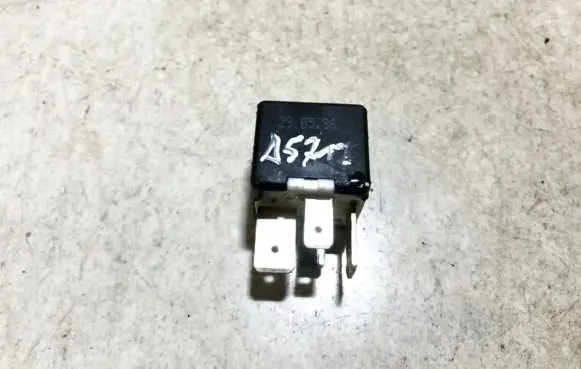 Audi A4 S4 B5 8D Other relay 443951253j 899511000