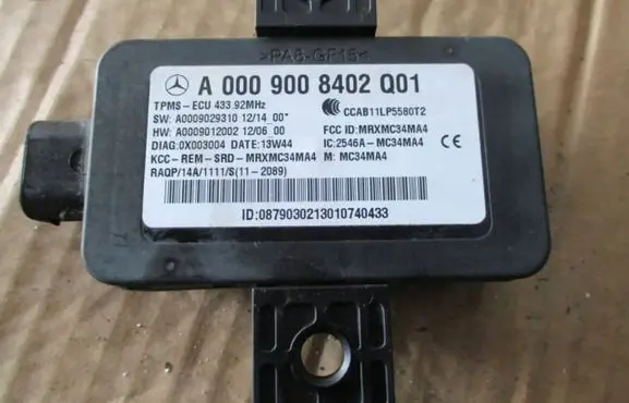 Mercedes-Benz C W204 Tire pressure control unit A0009008402