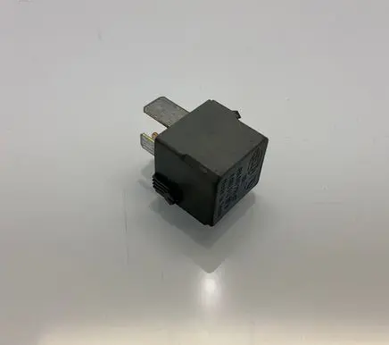 Mercedes-Benz CLS C219 Other relay A0025422619 4RA00779307 0025422619