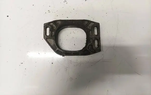 Volkswagen PASSAT B5 Engine mounting bracket 8d0199335p