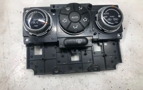 Suzuki Grand Vitara II Climate control unit 3951064J0