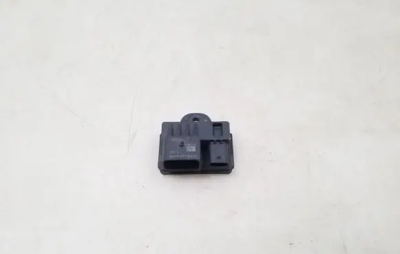 BMW 5 F10 F11 Glow plug pre-heat relay 8570087