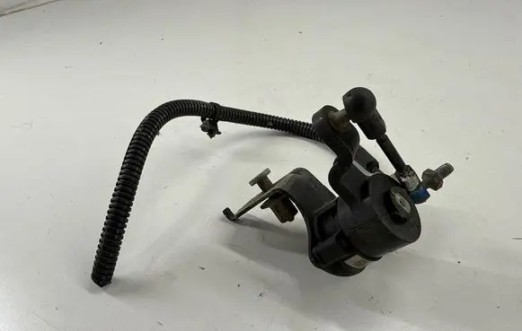 Chevrolet Camaro Air suspension front height level sensor 23405180 23110420 84365975