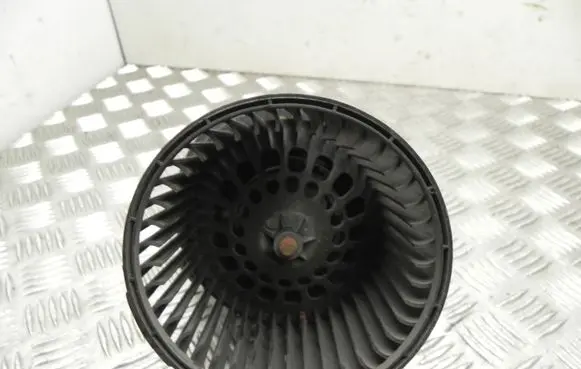 Renault Clio III Heater fan/blower T1020778J L225