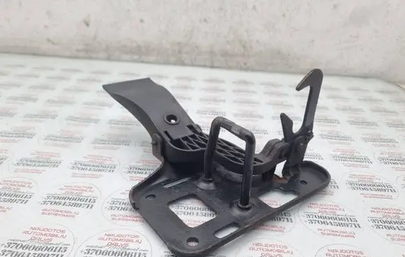 Audi A4 S4 B8 8K Engine bonnet/hood lock/latch loop/hook 8T0823480