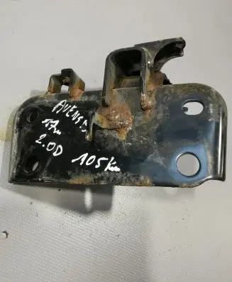 Toyota Avensis T270 Engine mount bracket