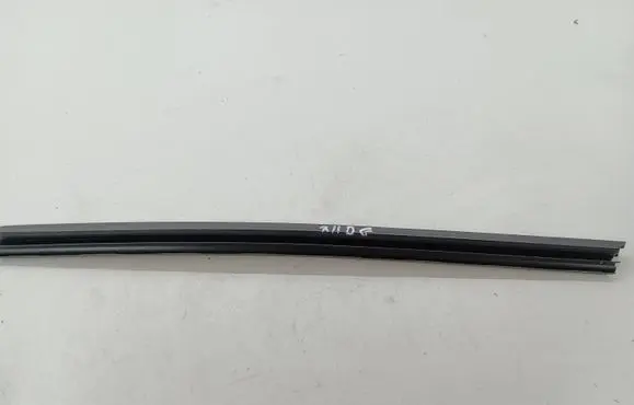 Opel Mokka B Rubber seal rear door 
