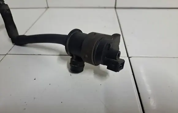Volvo XC70 Turbo solenoid valve 31104896