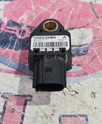 Mitsubishi Outlander Airbag deployment crash/impact sensor 8651A001 39754C TB4ME1707Z0069