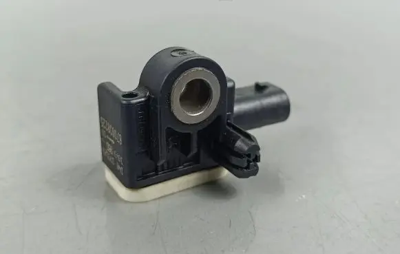 Maserati Quattroporte Airbag deployment crash/impact sensor 670038225