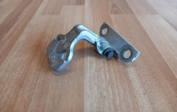 Jaguar XF X250 Rear door lower hinge 8X23F228A65AC 8X23F228A65BB 8X23228A65DB