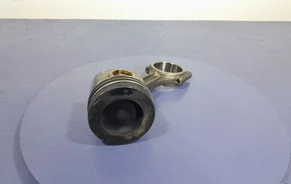Volkswagen PASSAT CC Piston 