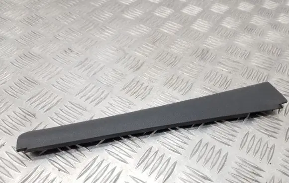 Foot area side trim