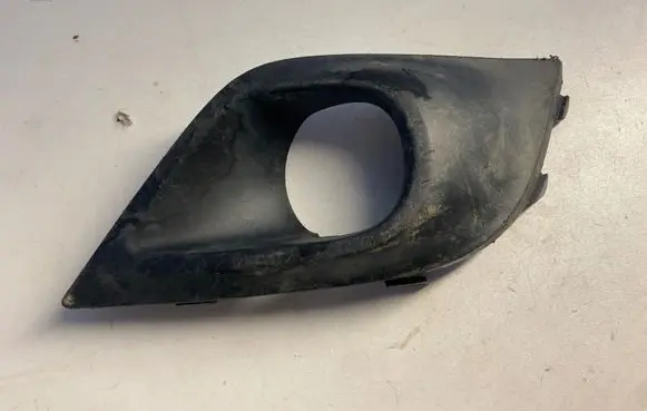 Renault Clio IV Under headlight/headlamp trim 261A28633R PETD15 PK98PH2