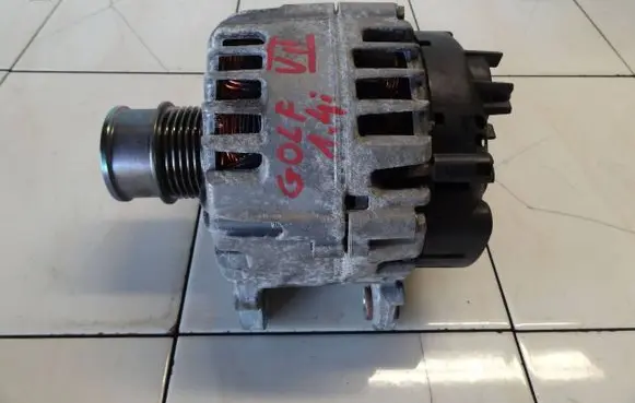 Volkswagen Golf VII Generator/alternator 04C903023M