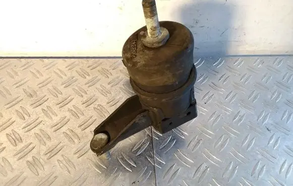 Lexus RX 450H Engine mount bracket