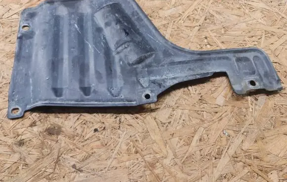 Volvo S40, V40 Engine splash shield/under tray 30621679