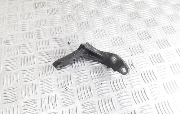 Toyota Avensis T250 Engine mounting bracket 3311905010