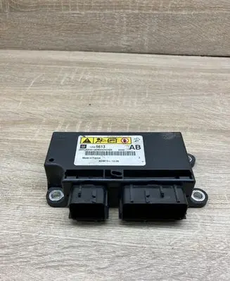 Opel Astra J Airbag control unit/module 13585613 AS5613EM202A5484