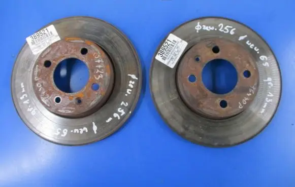 Volkswagen Golf III Front brake disc