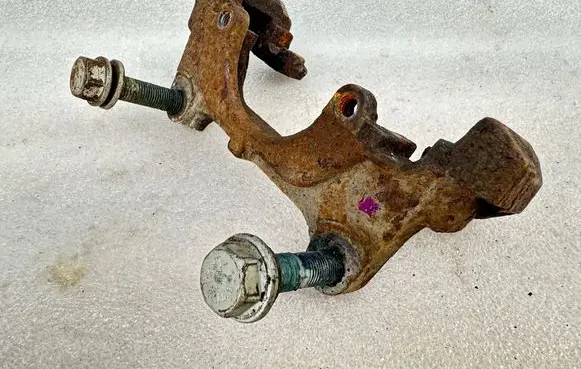 Volkswagen PASSAT B6 Front brake caliper