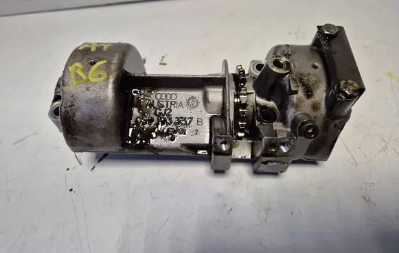 Audi A4 S4 B6 8E 8H Oil pump 059103337B