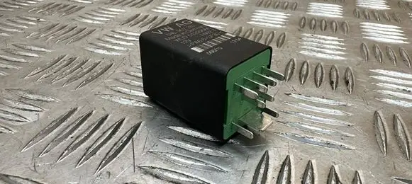 Skoda Octavia Mk3 (5E) Glow plug pre-heat relay 04L907282