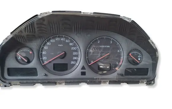 Volvo V70 Speedometer (instrument cluster) 8637996