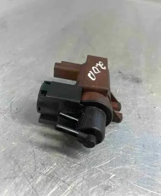 Volvo V50 Turbo solenoid valve 60909E882CA