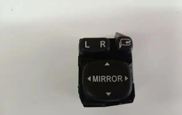 Toyota Avensis T250 Wing mirror switch XA86K183576