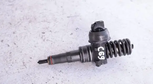 Skoda Fabia Mk2 (5J) Fuel injector 038130073BP 0414720314