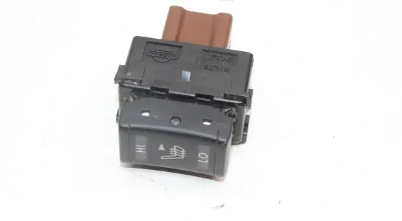 Nissan X-Trail T32 Seat heating switch