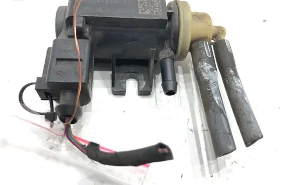 Volkswagen PASSAT CC Fuel pressure regulator 1K0906627B