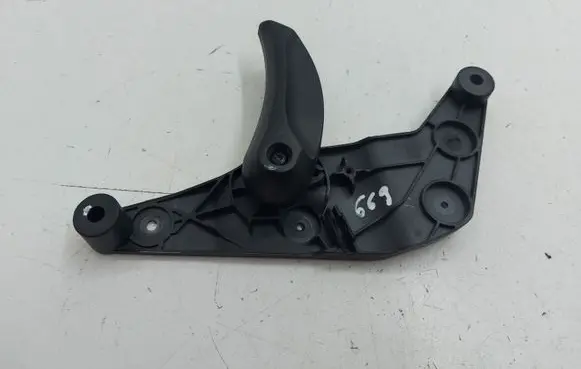 Engine bonnet (hood) release handle