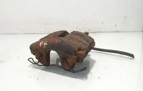 Volkswagen PASSAT B7 Front brake caliper