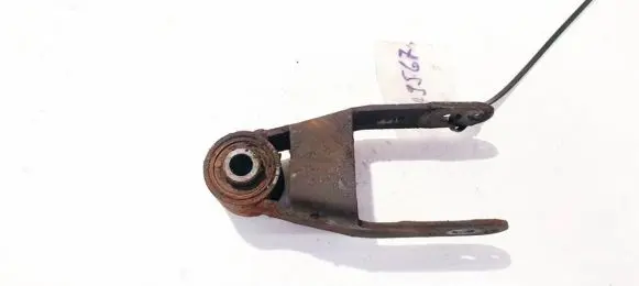 Peugeot 206 Engine mount bracket