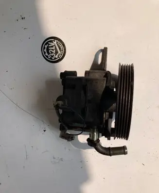 Mazda 323 F Power steering pump B26K32650B