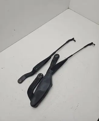 Mercedes-Benz CLS C219 Front wiper blade arm