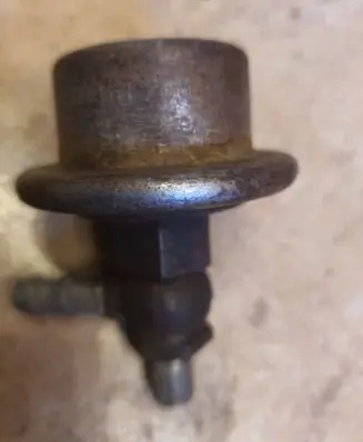 Mercedes-Benz E W124 Fuel pressure regulator 0280161206