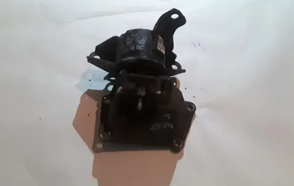 Engine mount bracket