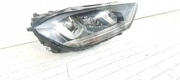 Volkswagen Golf Sportsvan Headlight/headlamp 517941033B