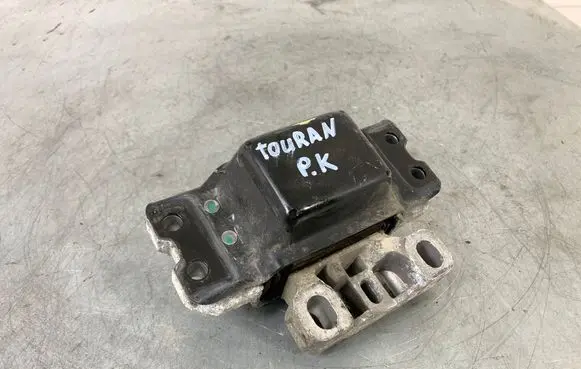 Volkswagen Touran I Engine mount bracket 1K0199555